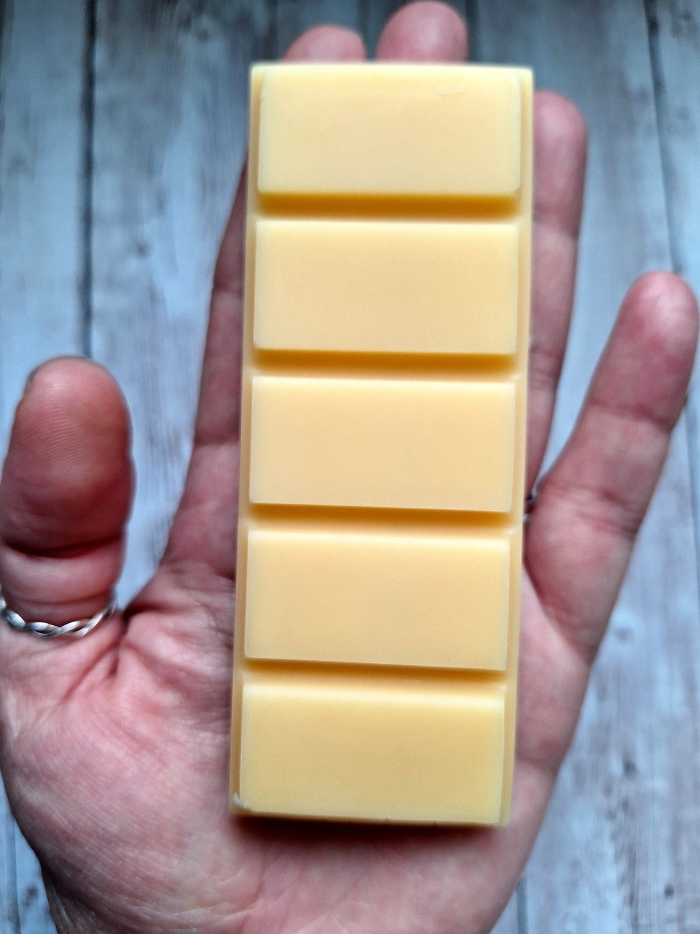 Amber Sands highly scented soy wax melts | Vegan | Eco-Friendly | Cruelty free | Plastic free packaging | Highly fragranced | Eco soy wax