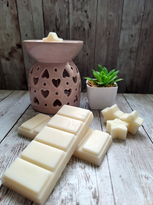 Meadow Lily & Cotton highly scented soy wax melts | Vegan | Eco-Friendly | Cruelty free | Plastic free packaging | Highly fragranced | Eco soy wax