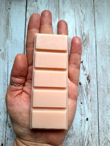 Warm Woods & Cashmere highly scented soy wax melts | Vegan | Eco-Friendly | Cruelty free | Plastic free packaging | Highly fragranced | Eco Soy wax