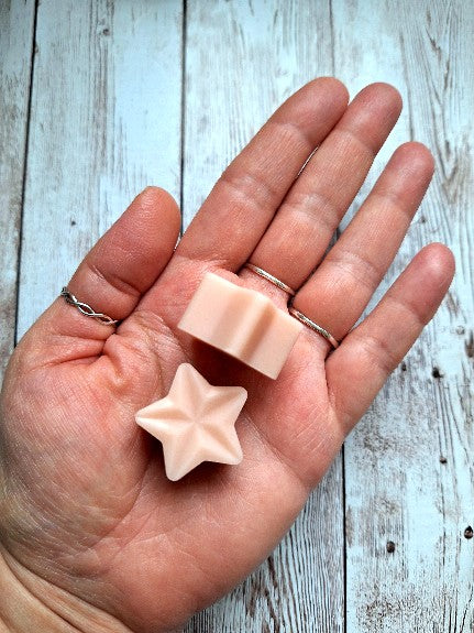 Leather & Tobacco highly scented soy wax melts | Vegan | Eco-Friendly | Cruelty free | Plastic free packaging | Highly fragranced | Eco Soy wax