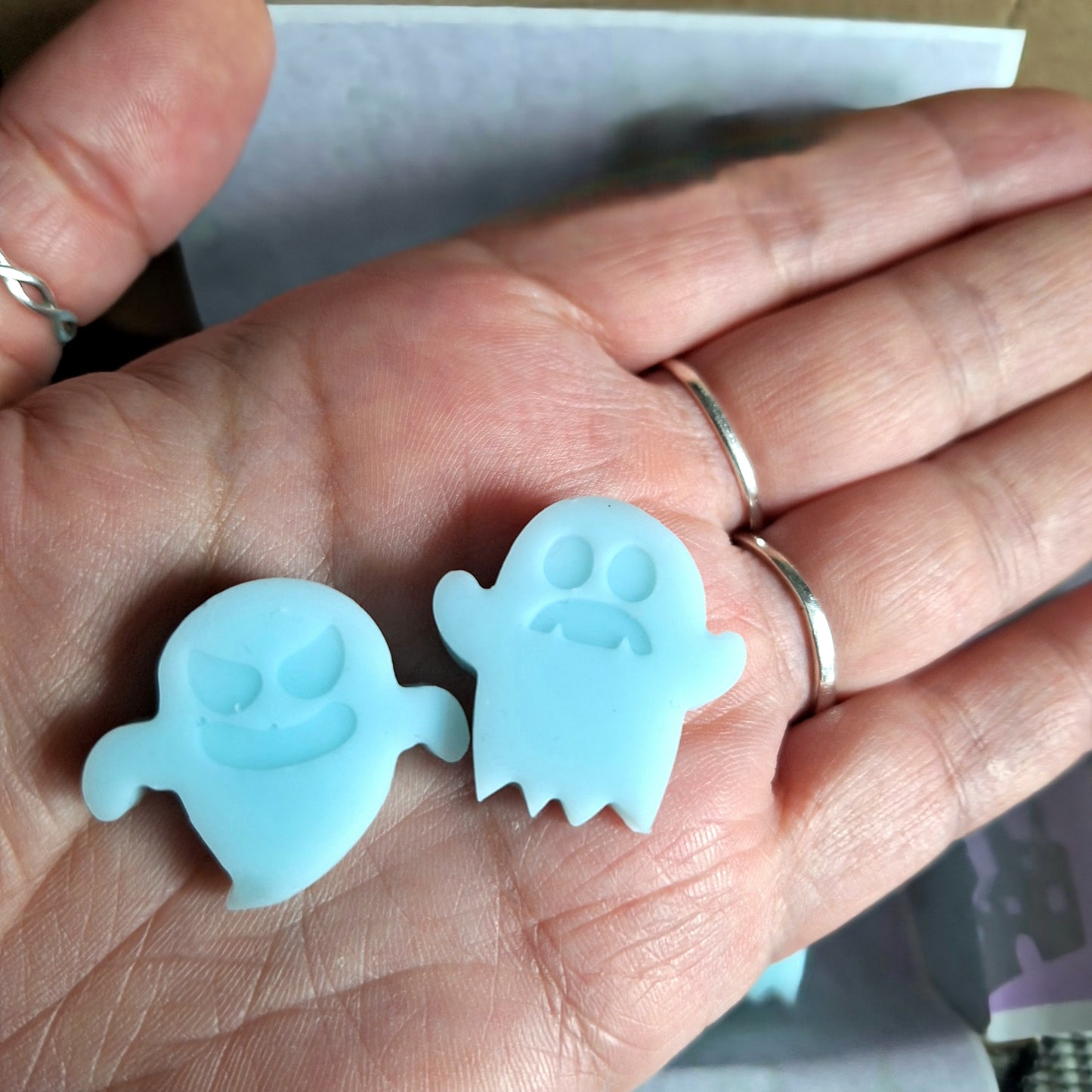 Halloween soy wax melts | Glow in the dark wax melts | Supernatural melts | Vegan | Eco-Friendly | Cruelty-free | Plastic-free packaging