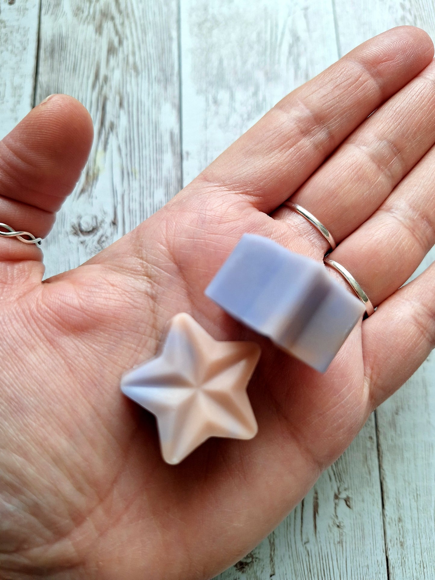 Lavender & Patchouli highly scented soy wax melts | Vegan | Eco-Friendly | Cruelty free | Plastic free packaging | Highly fragranced | Eco soy wax