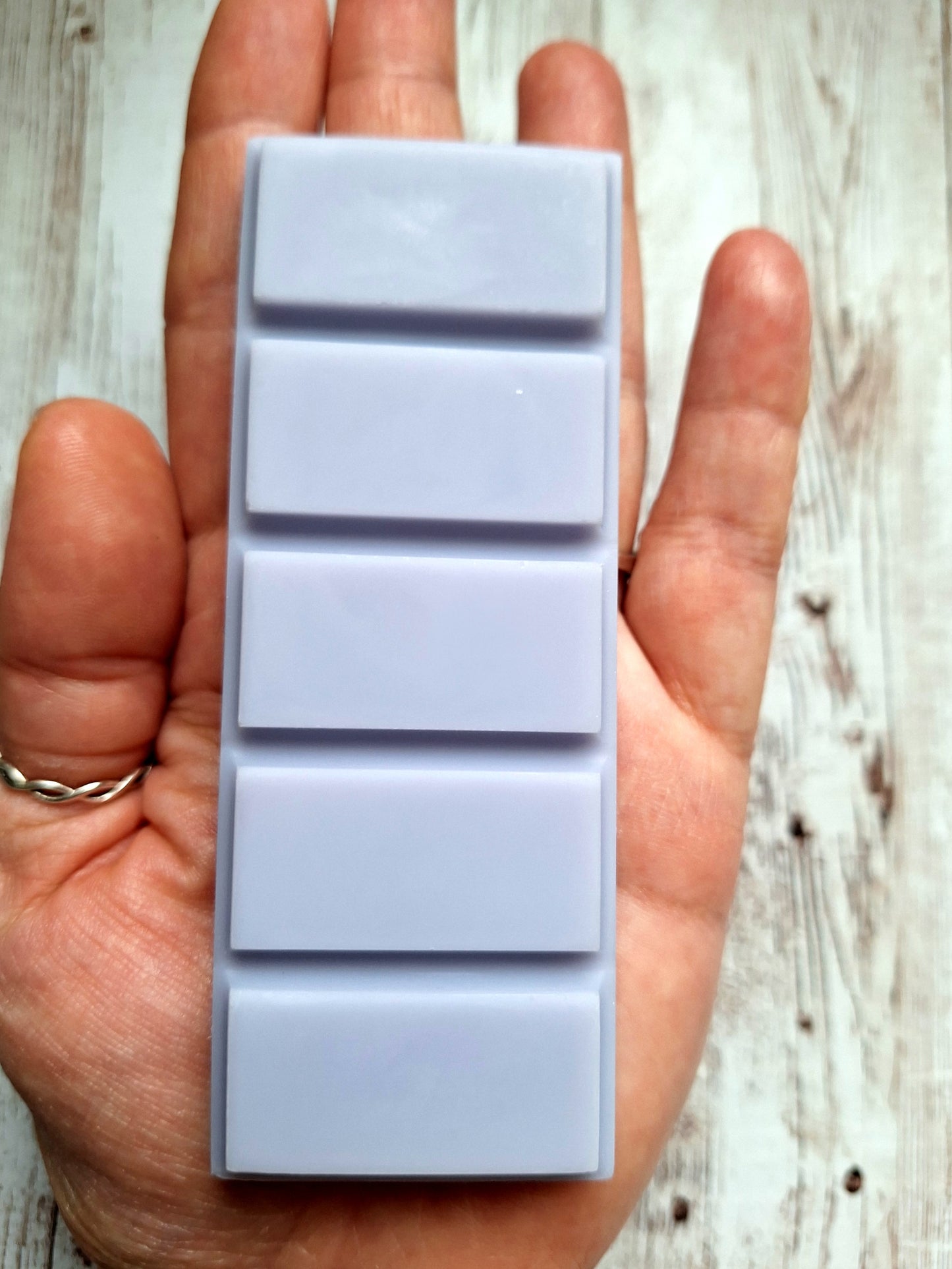 Japanese Wisteria highly scented soy wax melts | Vegan | Eco-Friendly | Cruelty free | Plastic free packaging | Highly fragranced | Eco soy