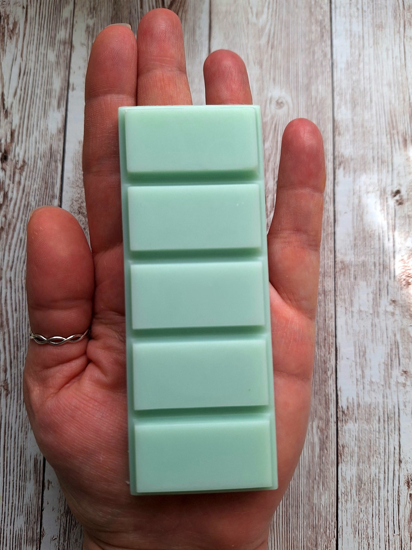 Peppermint & Eucalyptus highly scented soy wax melts | Vegan | Eco-Friendly | Cruelty free | Plastic free packaging | Highly fragranced