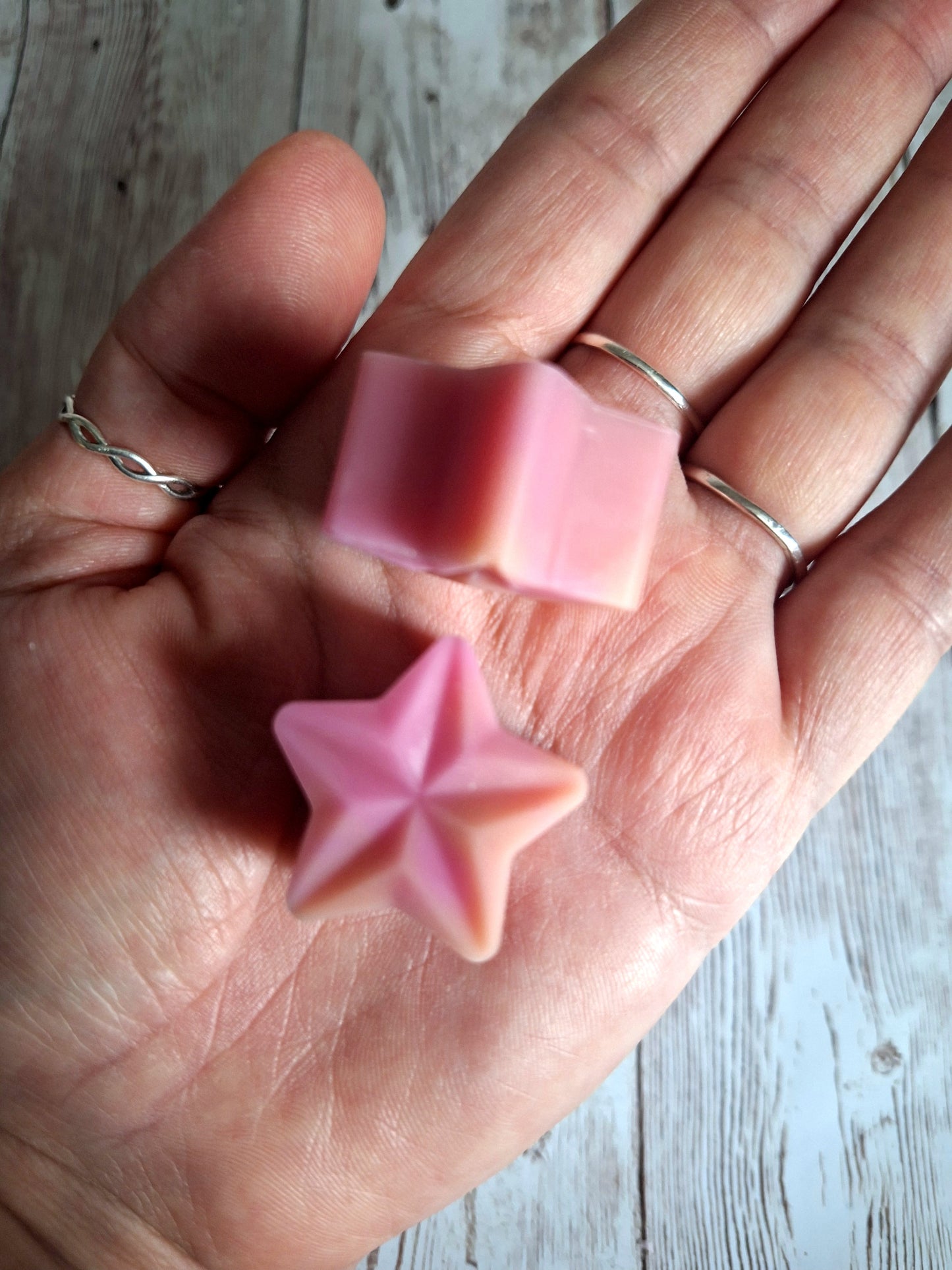 Palo Santo & Rose highly scented soy wax melts | Vegan | Eco-Friendly | Cruelty free | Plastic free packaging | Highly fragranced | Eco soy wax